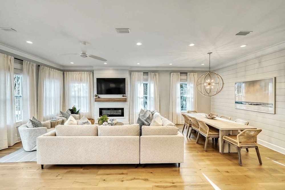 Amour La Mer by Avantstay Rooftop Patio Pool Access Walk to Beach