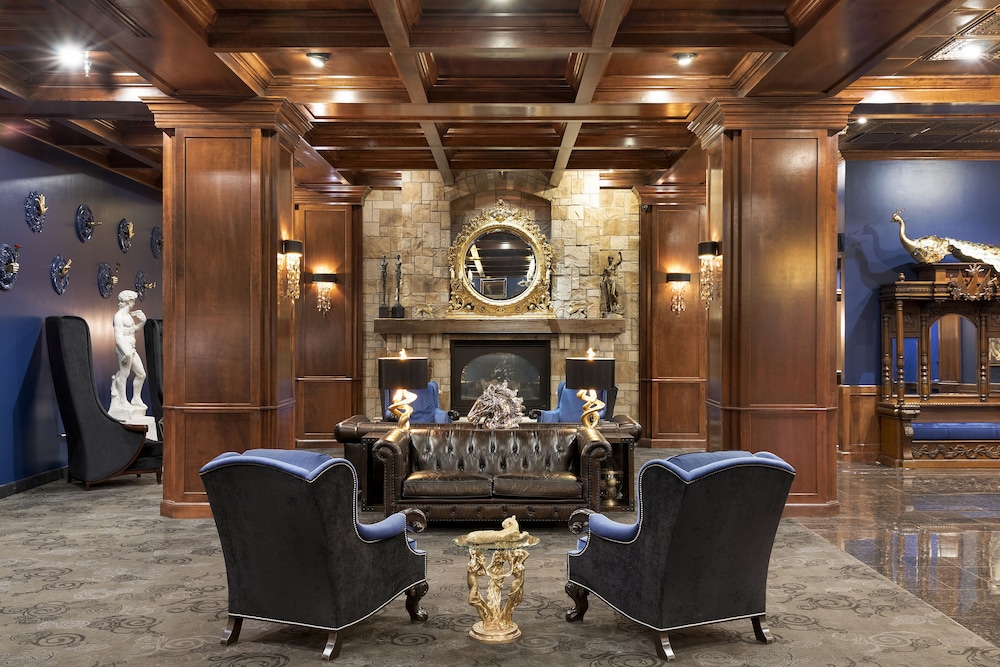 Des Moines Vacations - Des Lux Hotel - Property Image 1