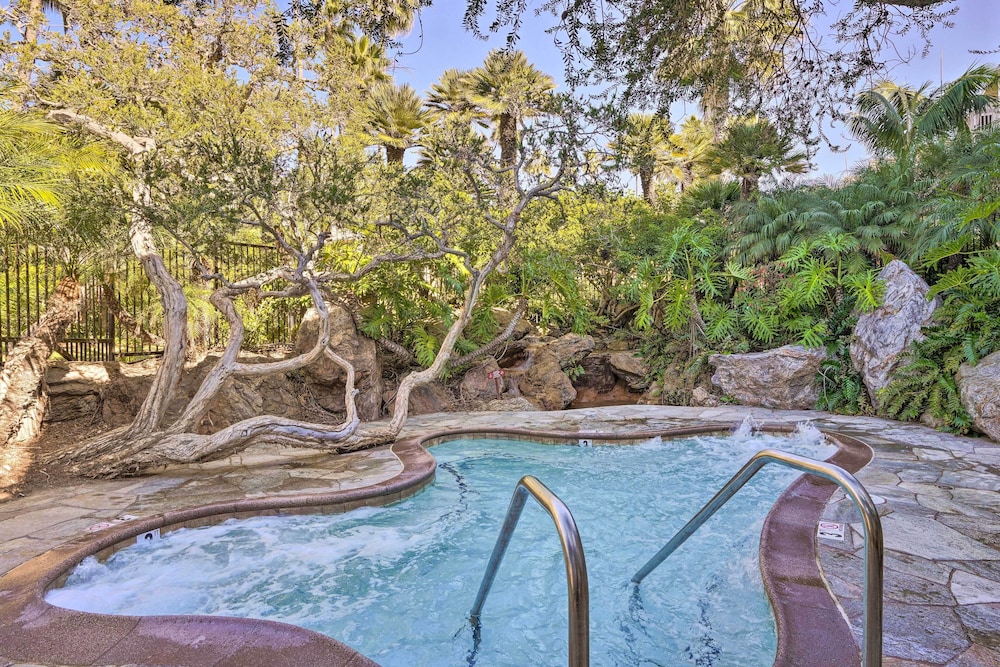 Beachfront Oceanside Condo w/ Amenity Access!
