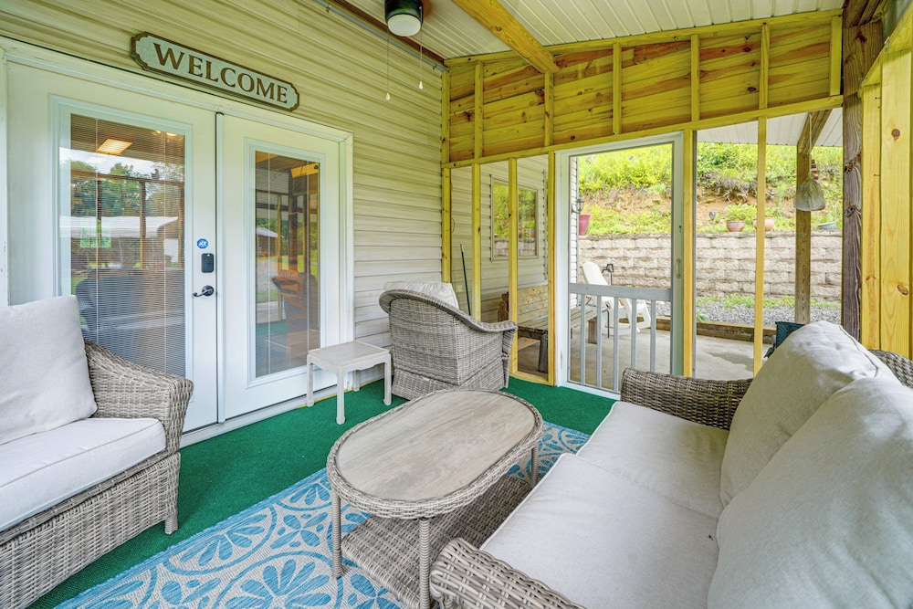 Hot Tub + Pet Friendly: Quiet French Creek Getaway