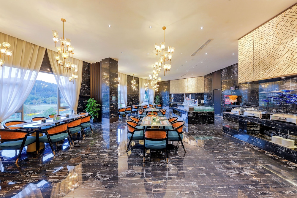 Longquan Jinsha Hotspring Hotel