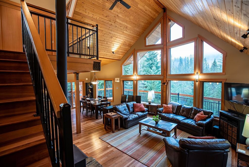 Begbie Snug by Revelstoke Vacations - Image 1