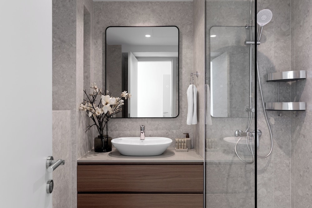 Maison Privee - Dazzling Downtown Retreat w/ Panoramic City Views