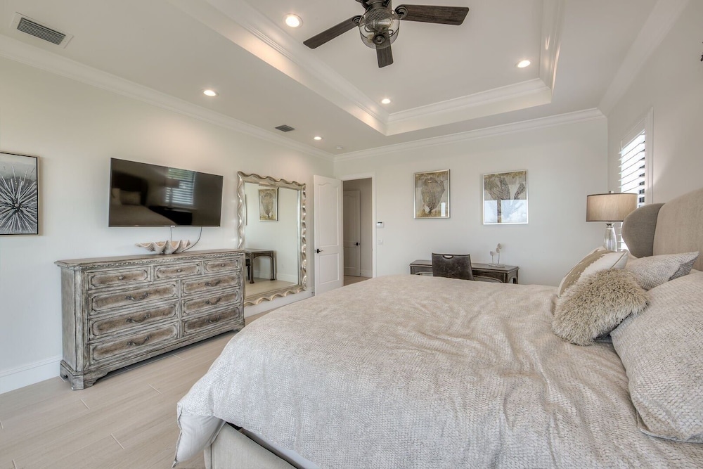3552/3554 Big Kahuna Oasis: 10br, Pools & Beach Access 10 Bedroom Home