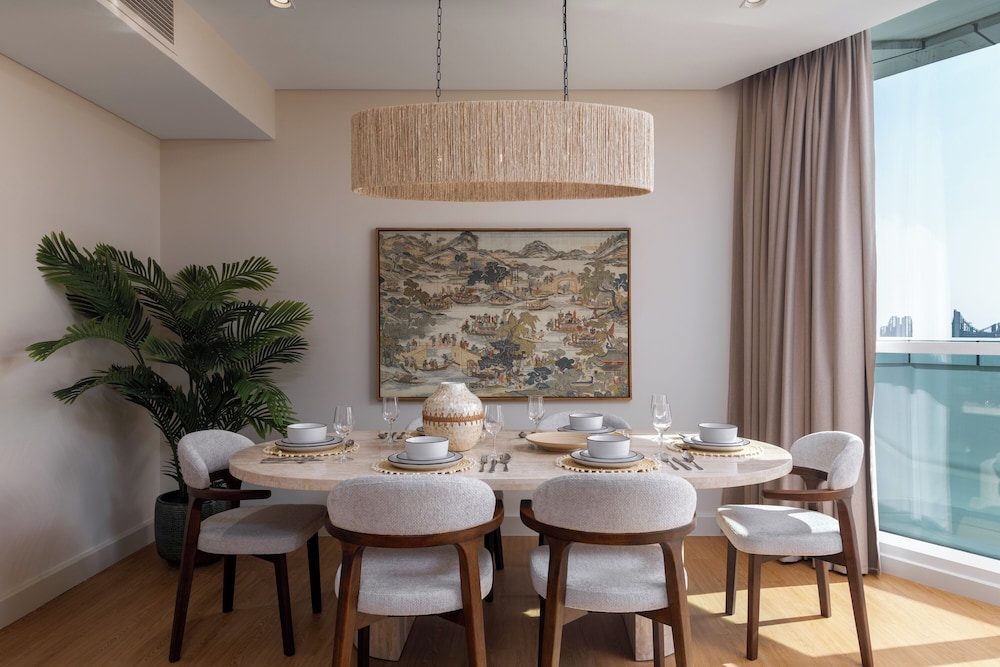 Maison Privee - Dazzling Downtown Retreat w/ Panoramic City Views