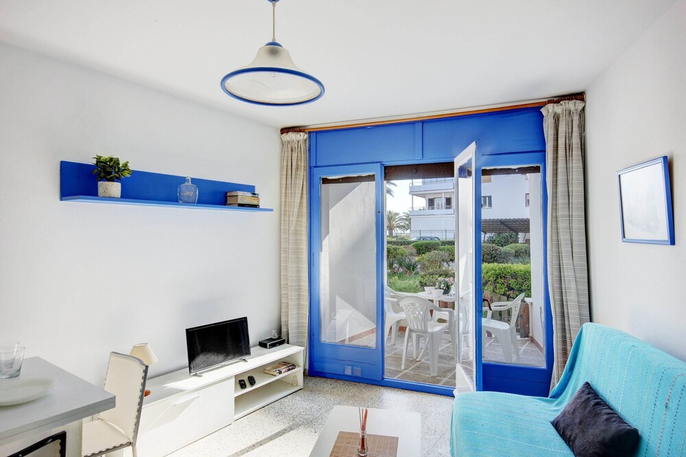Apartment in Roses With Beachfront View