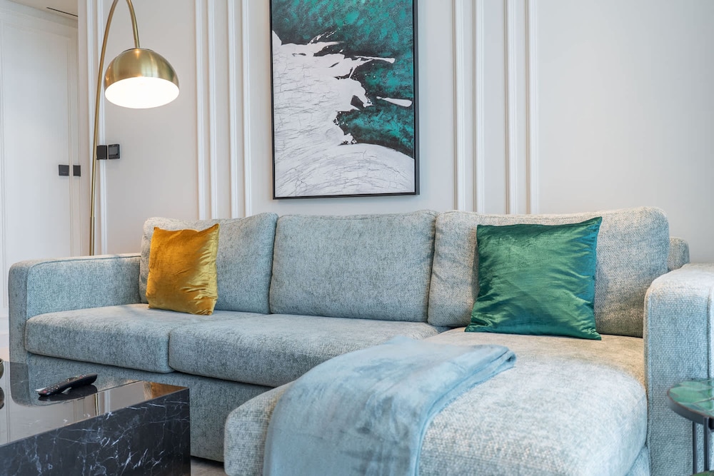 1 Bedroom in Marina Vista With Full Palm Views