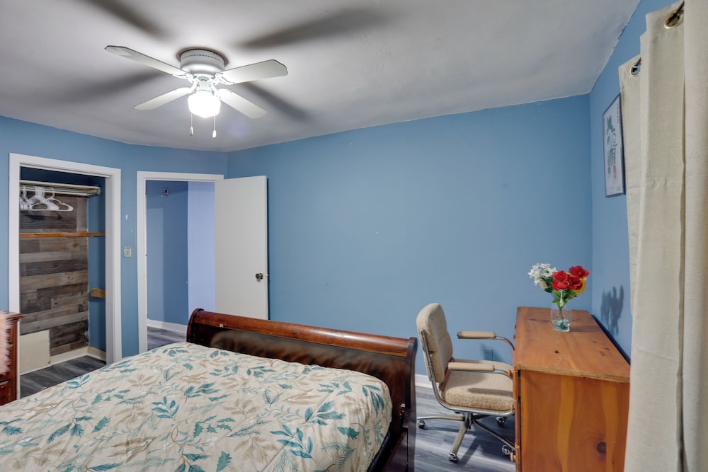 9 Mi to Hersheypark: Spacious Home w/ Deck