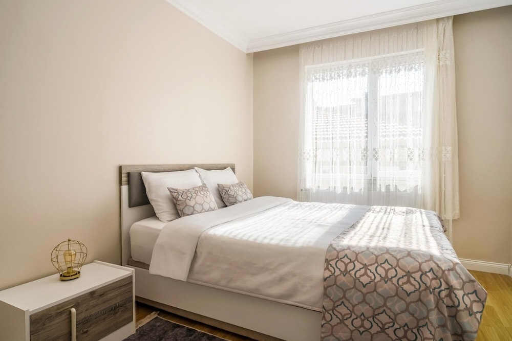 Spacious and Fully Furnished Flat in Bahcelievler