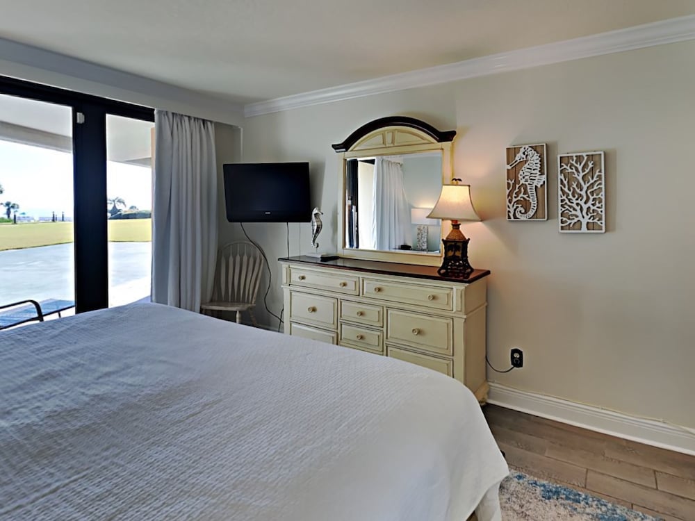 Edgewater by Southern Vacation Rentals — photo 2