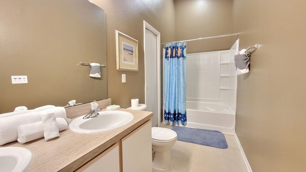 HL740BD 4 Bedroom Villa in Hampton Lakes 4 Home