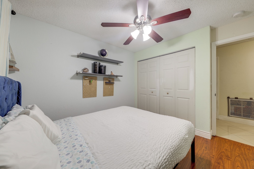 Fishing Dock & Canal Views: Fort Lauderdale Home!