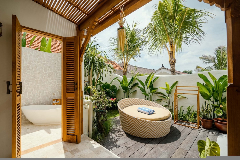 Villa Canggutopia 1 by Alfred in Bali - Tropical Hideaway 1BR Pool Villa Prime Location Canggu Beach