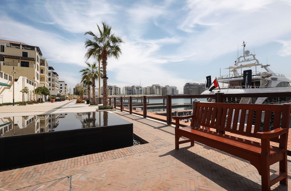 Elite LUX Holiday Homes - 1bhk Beachside Retreat at Port De La Mer Dubai