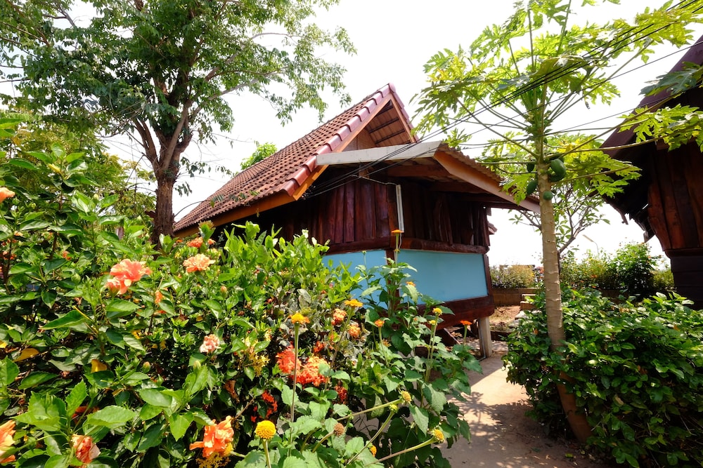 Baanpakrimklong Sukhamon Homestay & Resort