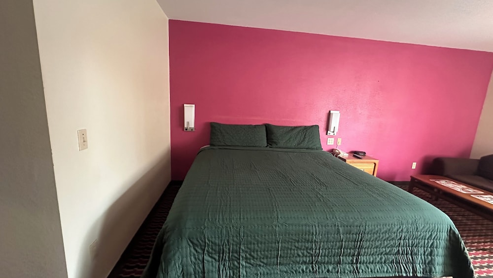 Chesaning Inn & Suites