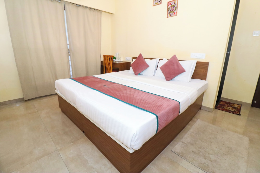 Pinaki Comfort Stay, Vile Parle - Near Airport