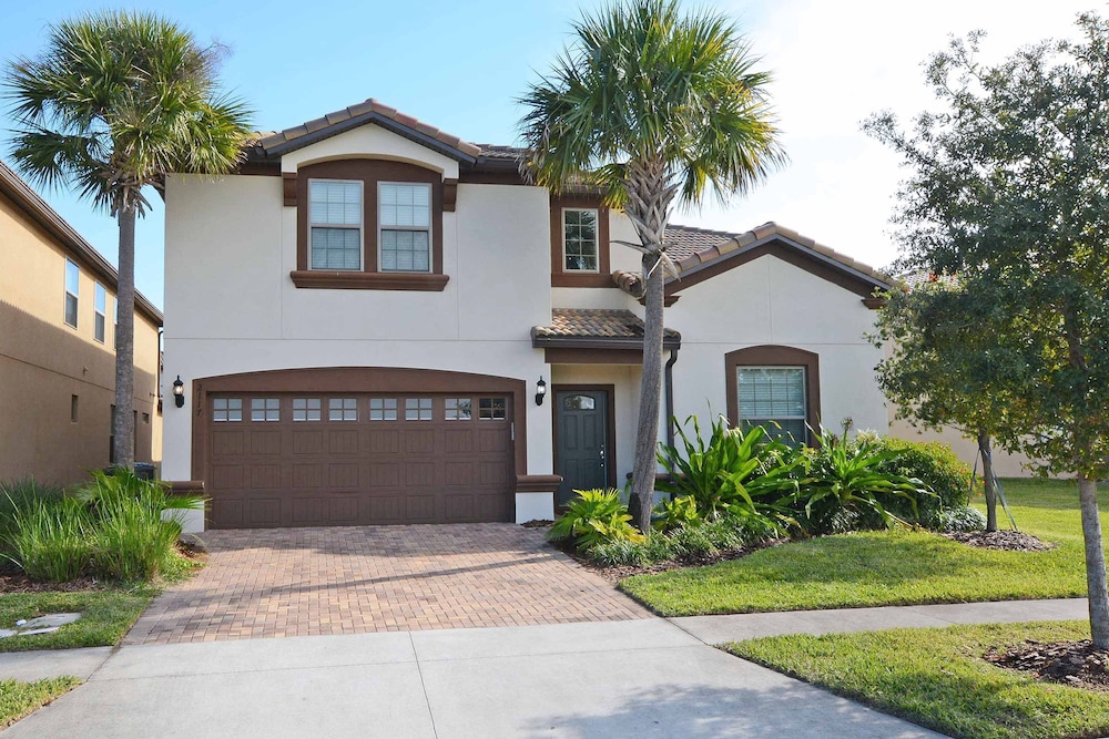 Home 8 Bdrm at Windsor Westside With Top Amenities