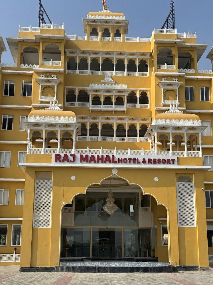 RAJMAHAL HOTEL & RESORT