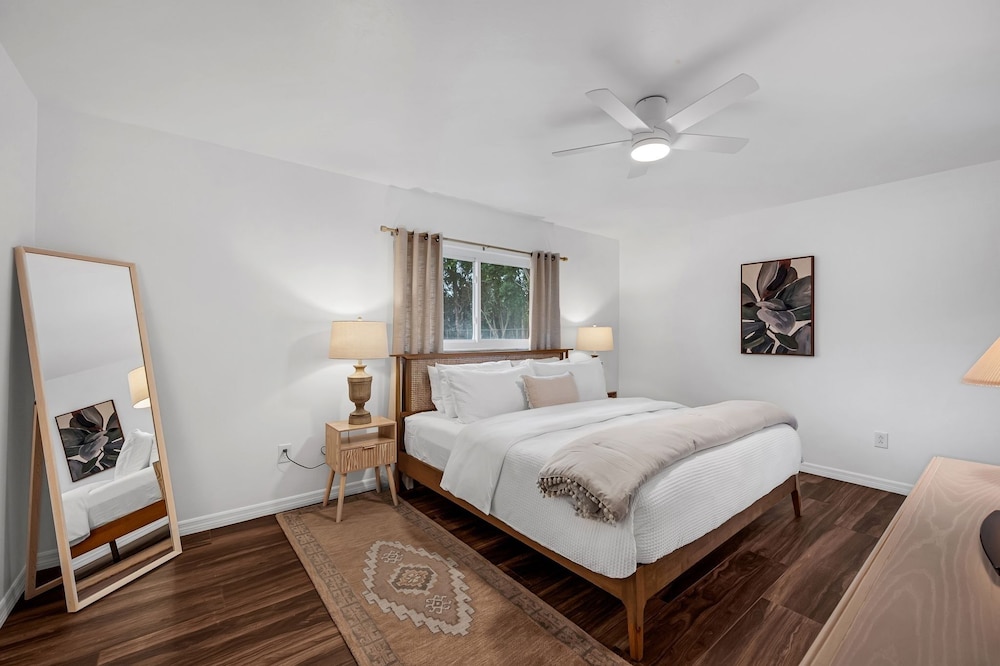 Naples Henrie Hideaway - Private Pool, Pet Friendly 12 Mins From Beach & Downtown 3 Bedroom Home