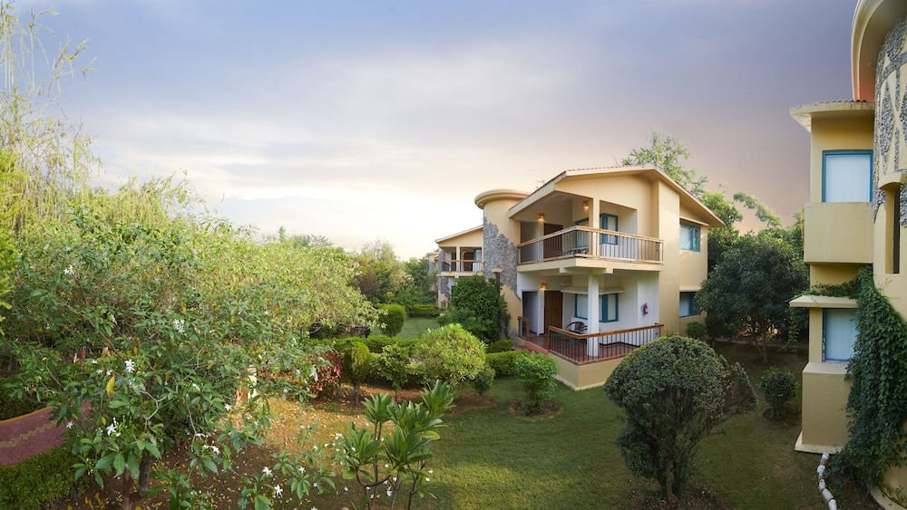 Aacorn Hideaway Resort & Spa