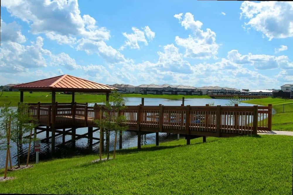 Lake View Resort Condo w Lazy River Near Disney