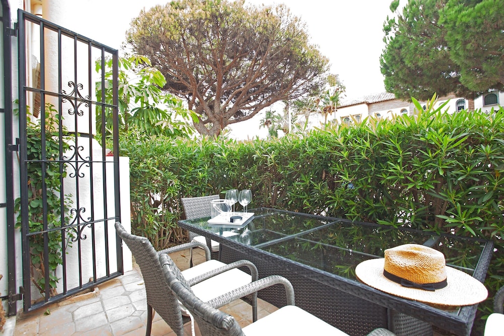 White Pearl Beach Elviria H1