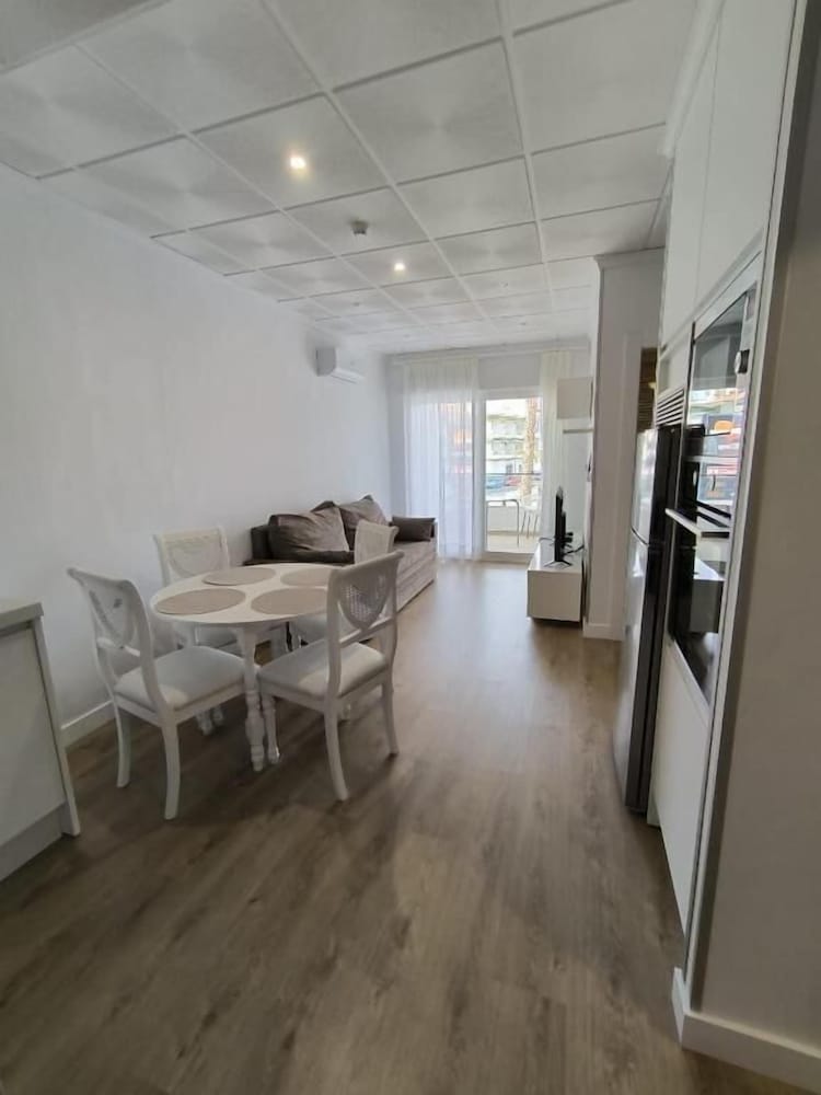 Apartamentos Avenida Tropical by Bossh