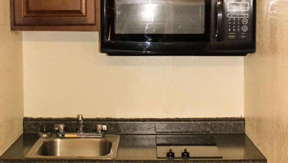 Junction City Vacations - Budget Host Golden Wheat Motel - Property Image 16