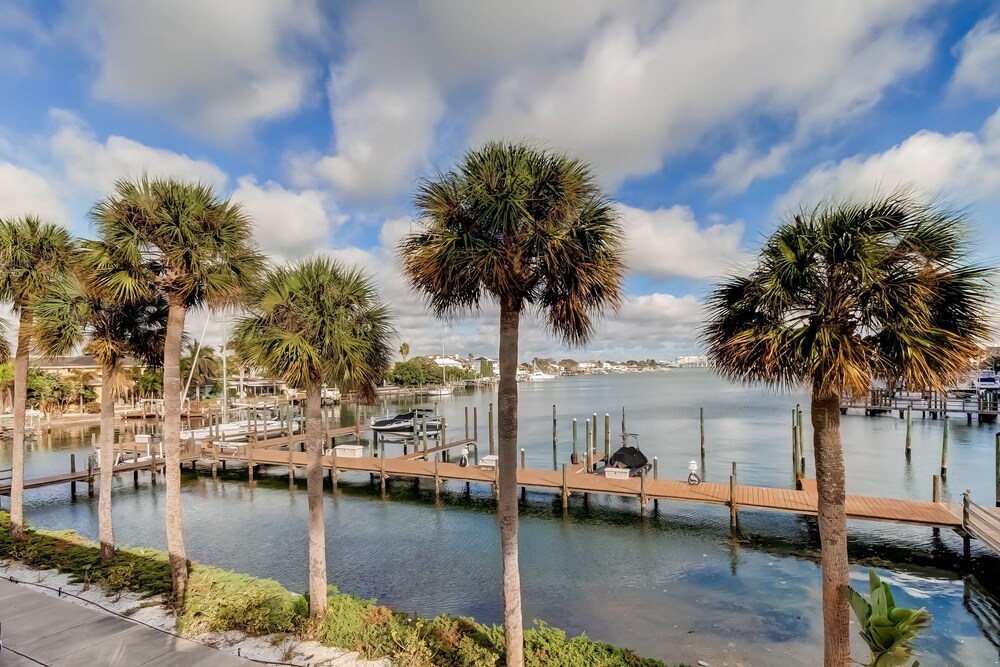 Dockside Condominiums Unit 402 2 Bedroom Condo by RedAwning view 5