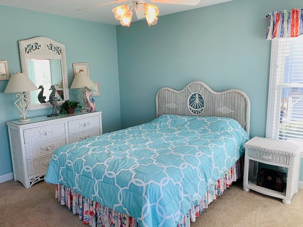 Old Man & The Sea 5 Bedroom Home by RedAwning
