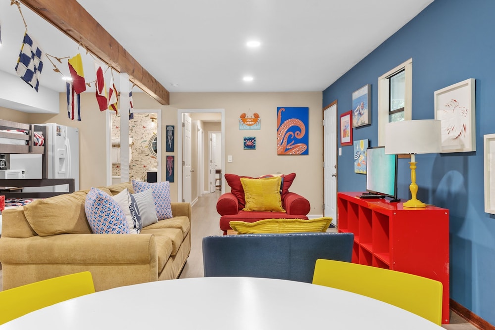 As You Like It by Avantstay Steps to Beach Bikes Sleeps 18