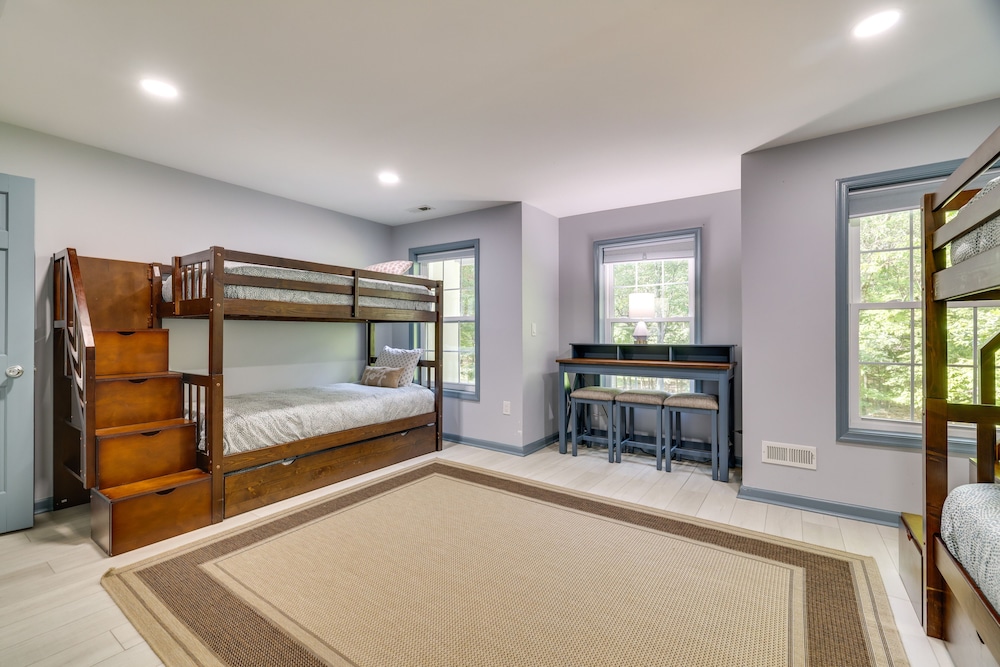 Game Room + Home Theater! Immaculate Poconos Lodge view 5