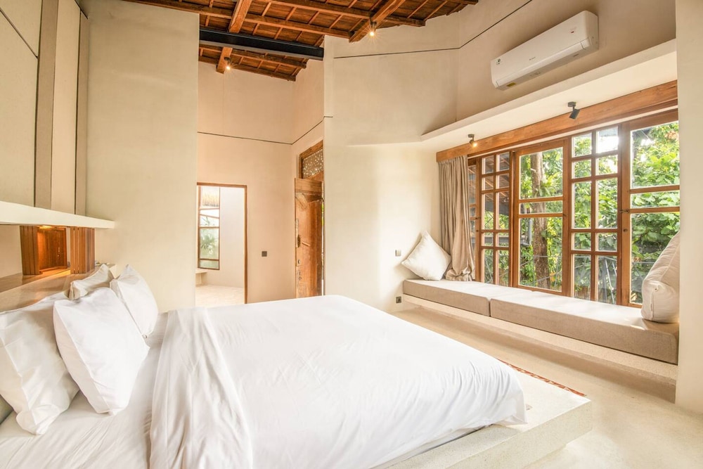 BA Villa 10 2 BR Stylish 2-br Villa With Pool 800m Canggu Beach