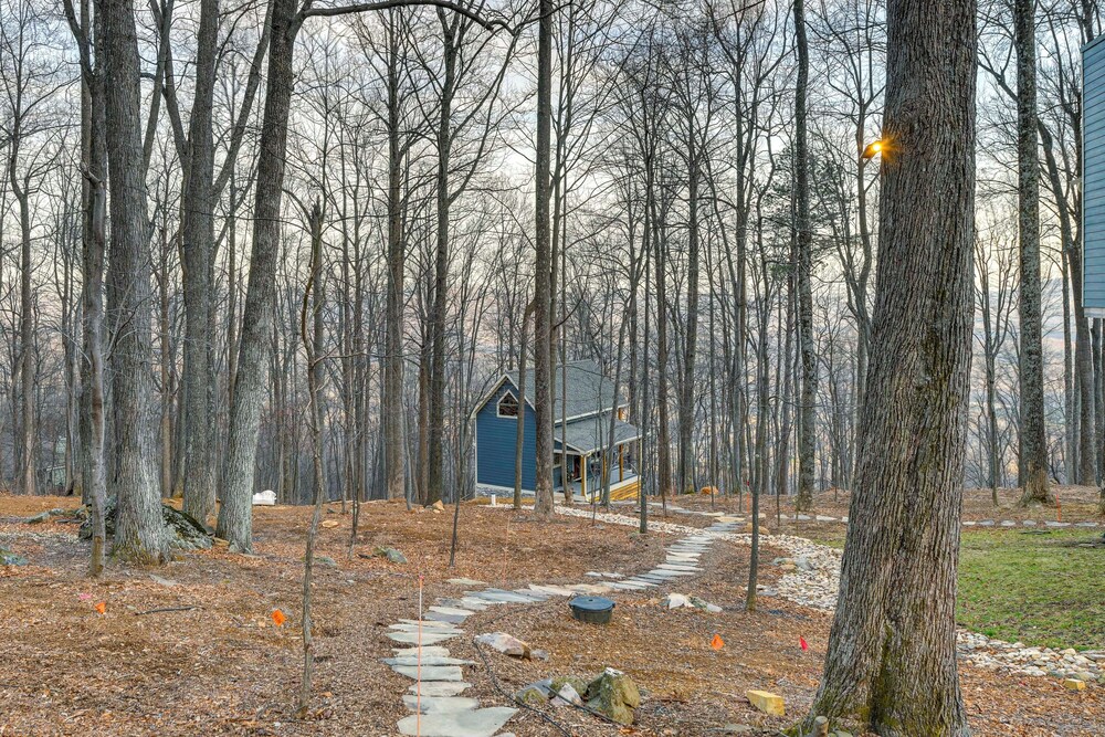Couple's Getaway in Stoney Creek at Wintergreen!