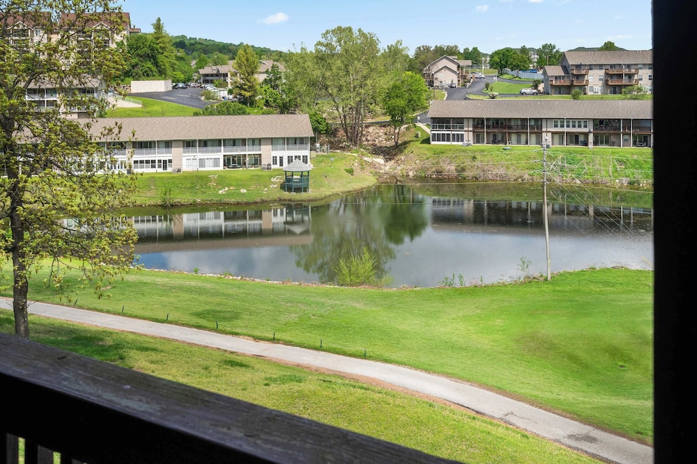 Relaxing 9th Hole View For 6!