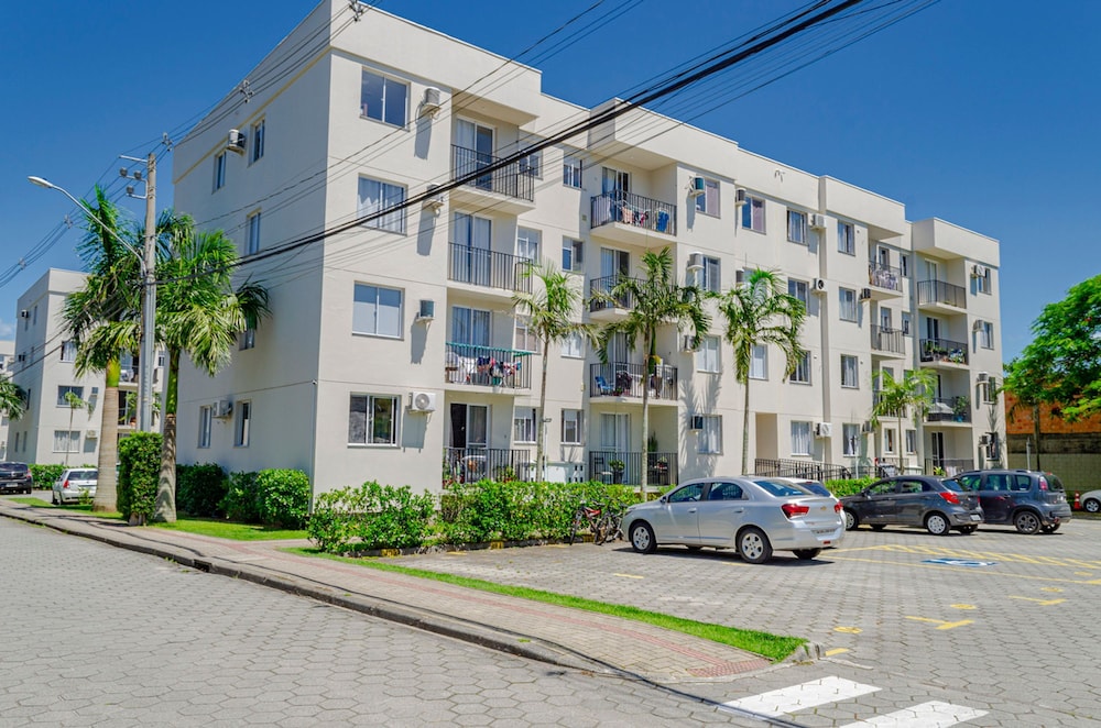 Apto c Tima Localiza o Prox Praias e pq Aquatico
