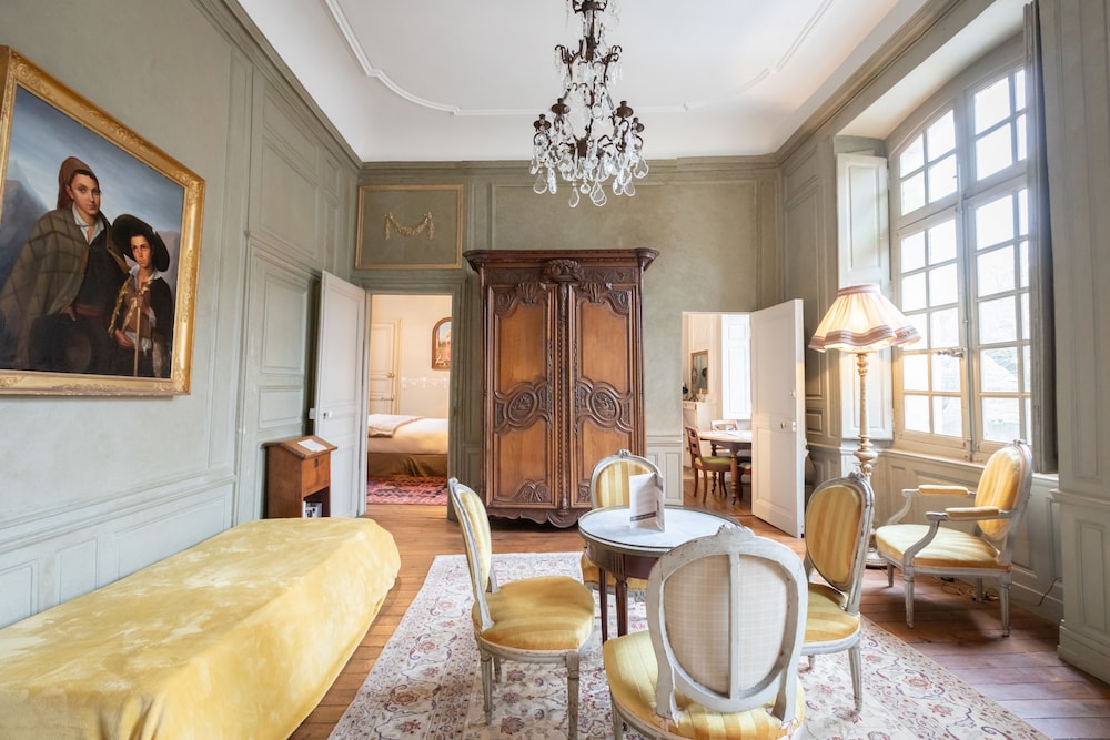 Bourges Vacations - Hotel de Panette - Chambres historiques - Property Image 12
