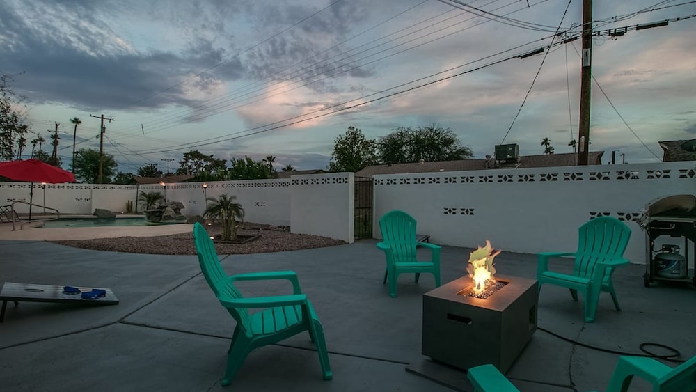 Modern Chic Old Town Scottsdale Home W/pool & Gym!