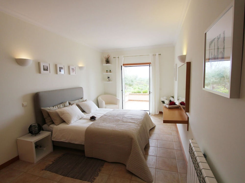 Refined 5 BR Private Home with Private Hot Tub by RedAwning