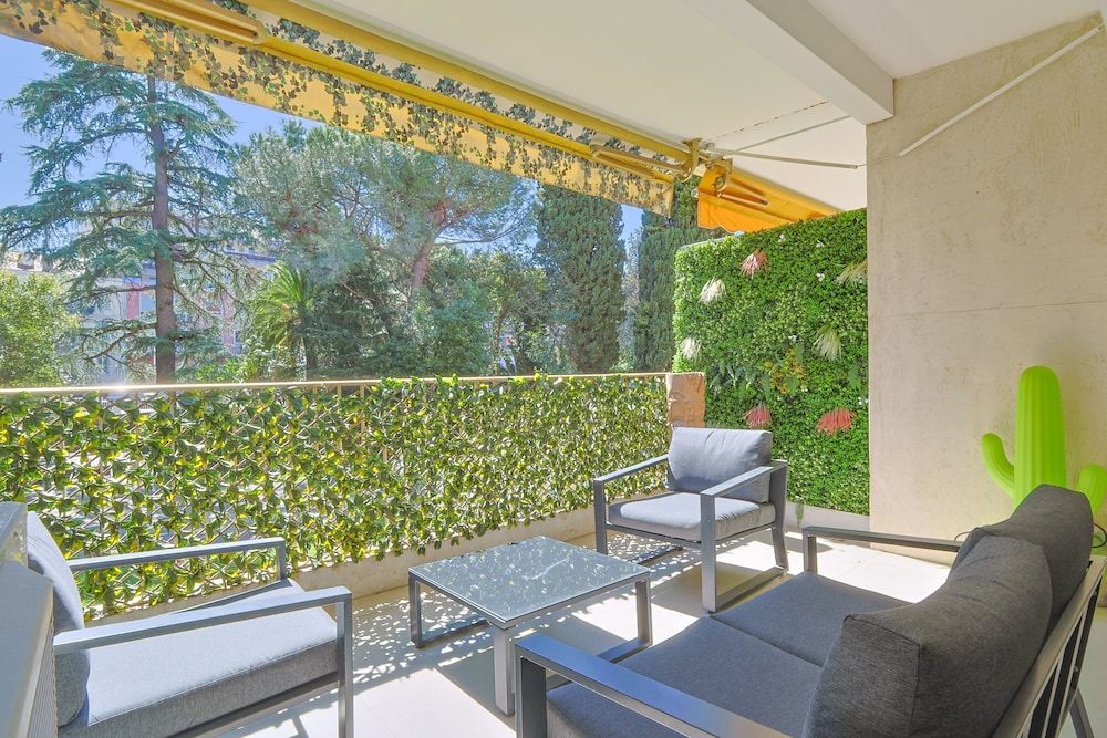 Le Jungle in Cannes With 2 Bedrooms and 2 Bathrooms