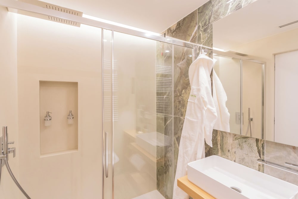 Pureview Luxury Suites, with breakfast & pool by Rent all Como