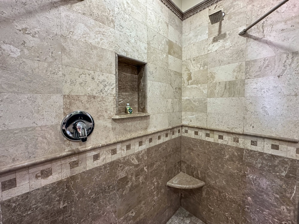 Upscale Ocean View Condo Close to it all Great