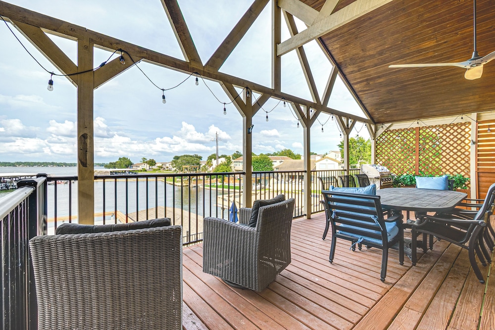 Private Boat Dock & Slip: Luxe Lake Conroe Gem!