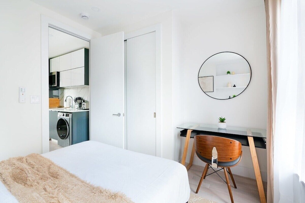48 Midtown West Apt