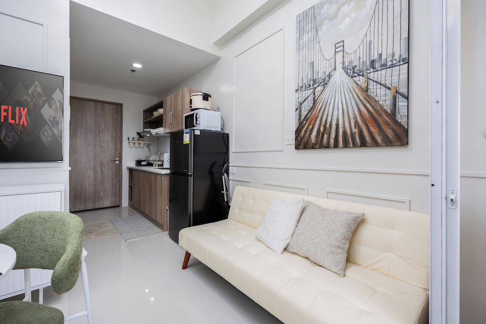Chic Studio With Balcony & City View Near Airport