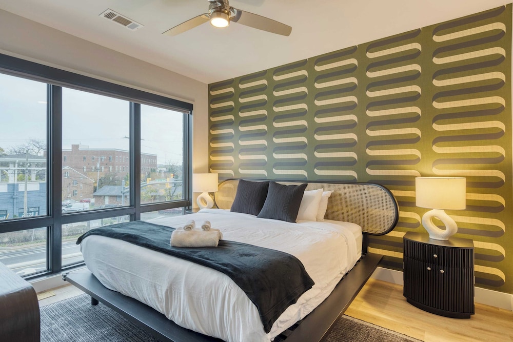 Sleeps 42 7 Modern Midtown Apartments w/ Gym + Pool Walkable to Shops & Eats