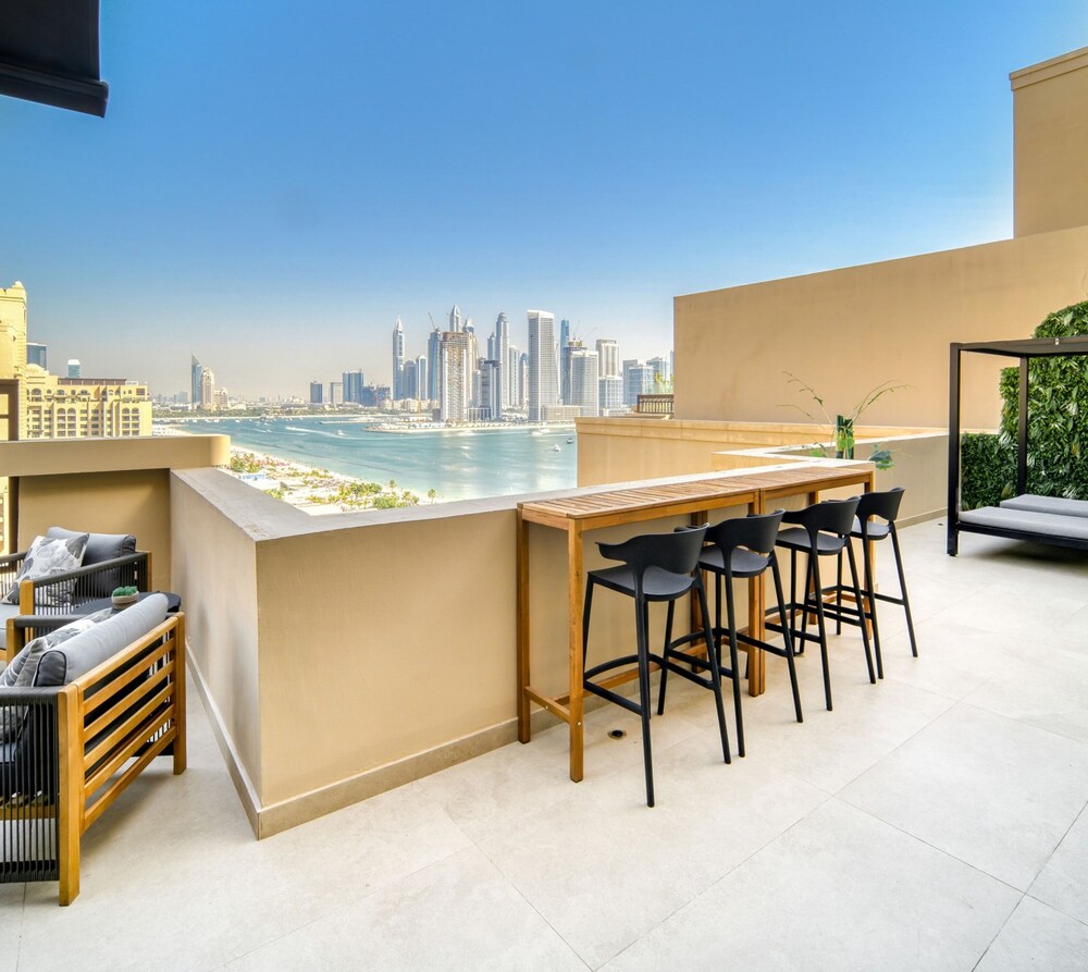 Modern 3BR Palm Penthouse w Private Plunge Pool
