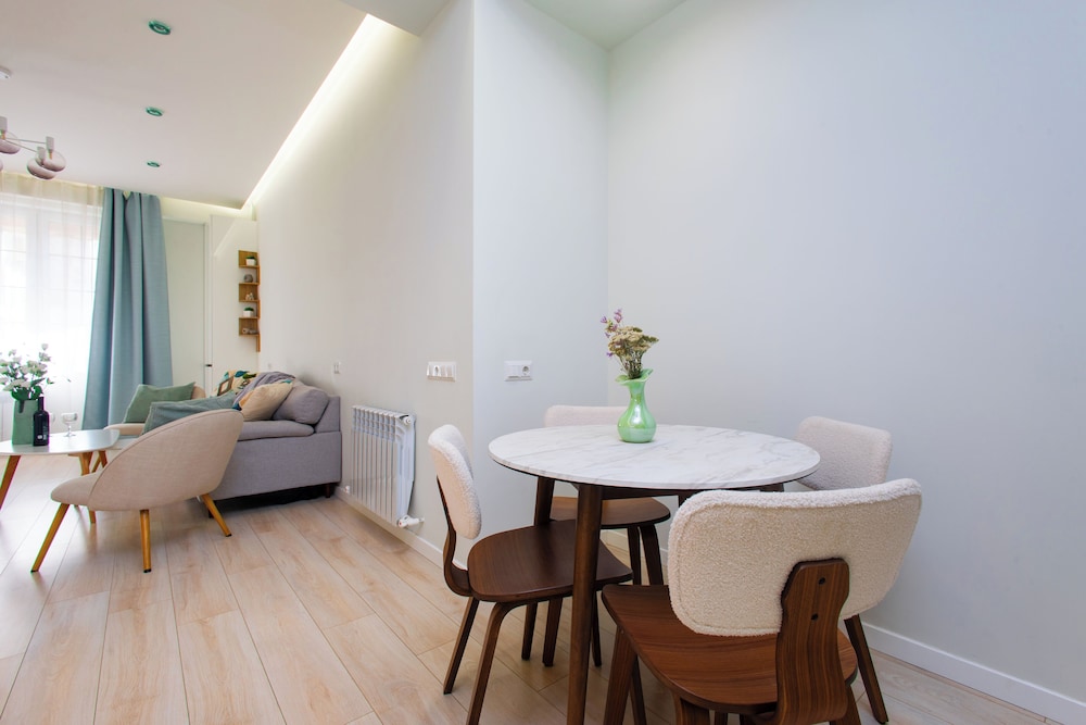 Apartment by Luxe Group PU514