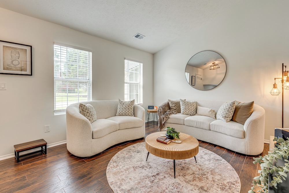 7 Mi to Dtwn Atl: Upscale Family Home w/ Balcony